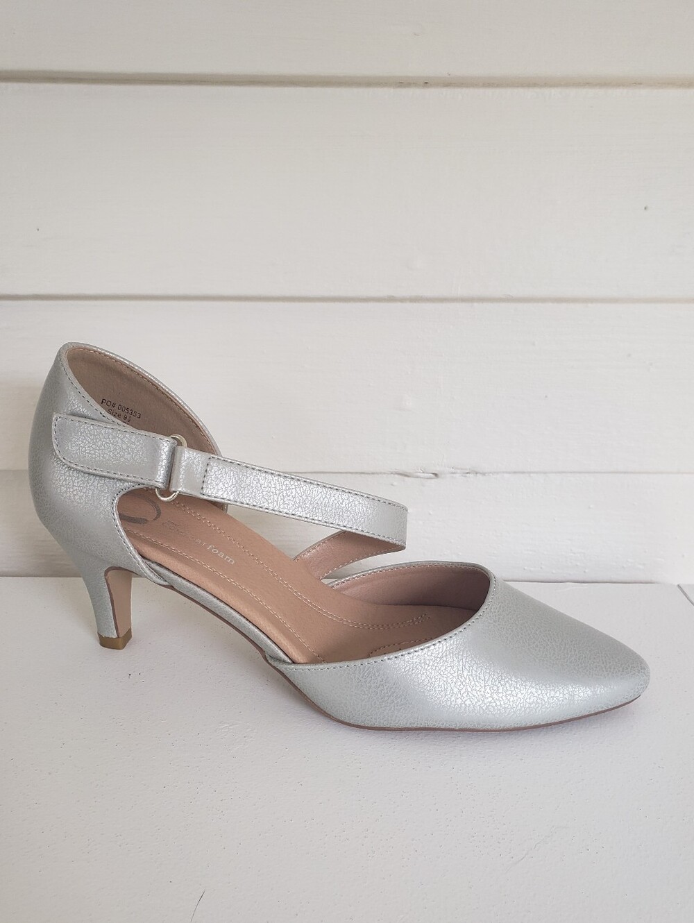 Journee Collection Tillis Silver Kitten Heel Pumps Size 9.5